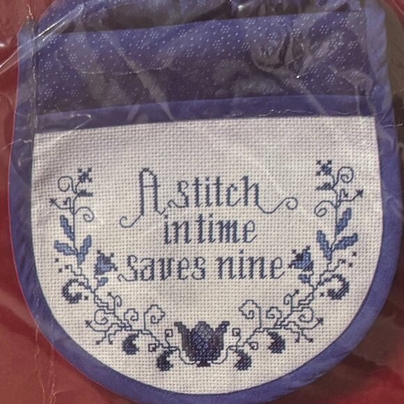 VTG 1985 Creative Circle Blue Armchair Sewing Caddy Cross Stitch Kit NOS - Picture 4 of 8